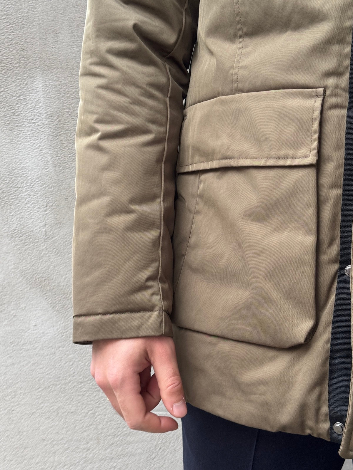 Daunenjacke - Italienische Winterjacke in Oliv mit seidenglänzender Optik