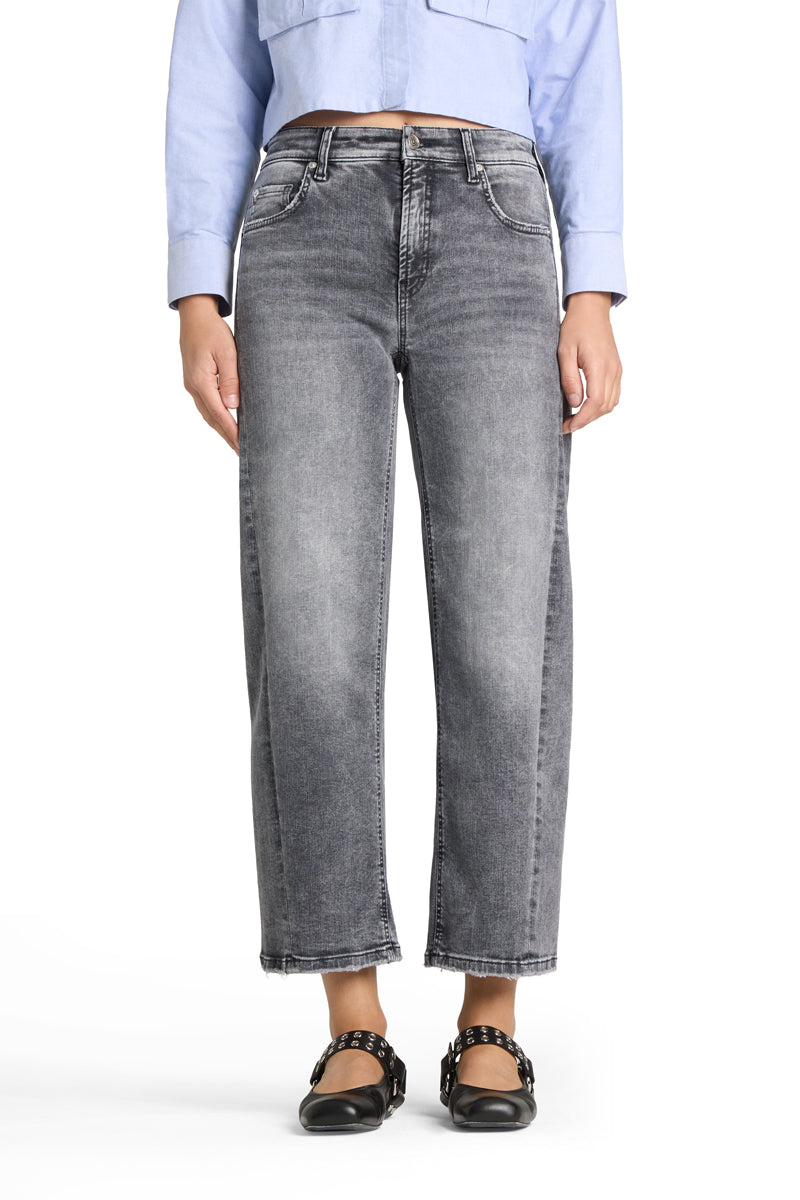 Oria Jeans – O-Shape Cropped