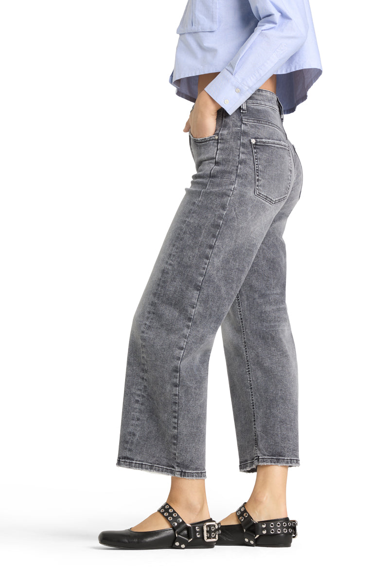 Oria Jeans – O-Shape Cropped