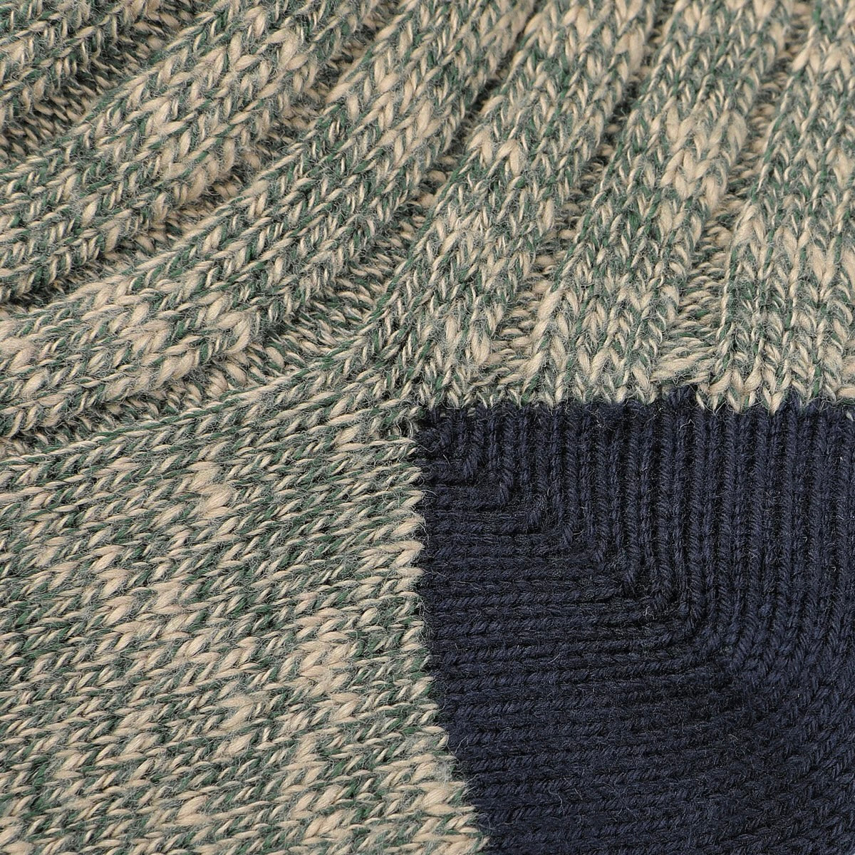 ANT 45 Strumpf JURA SHORT Oliv