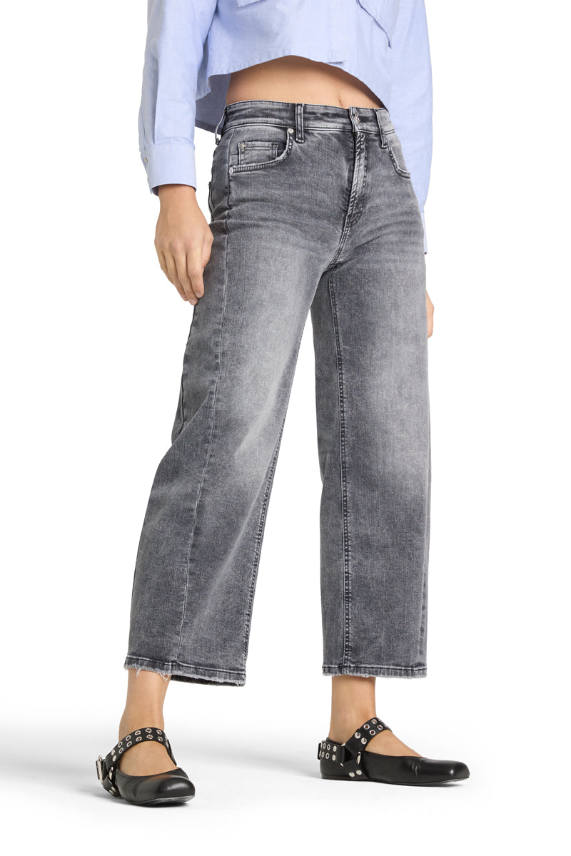 Oria Jeans – O-Shape Cropped