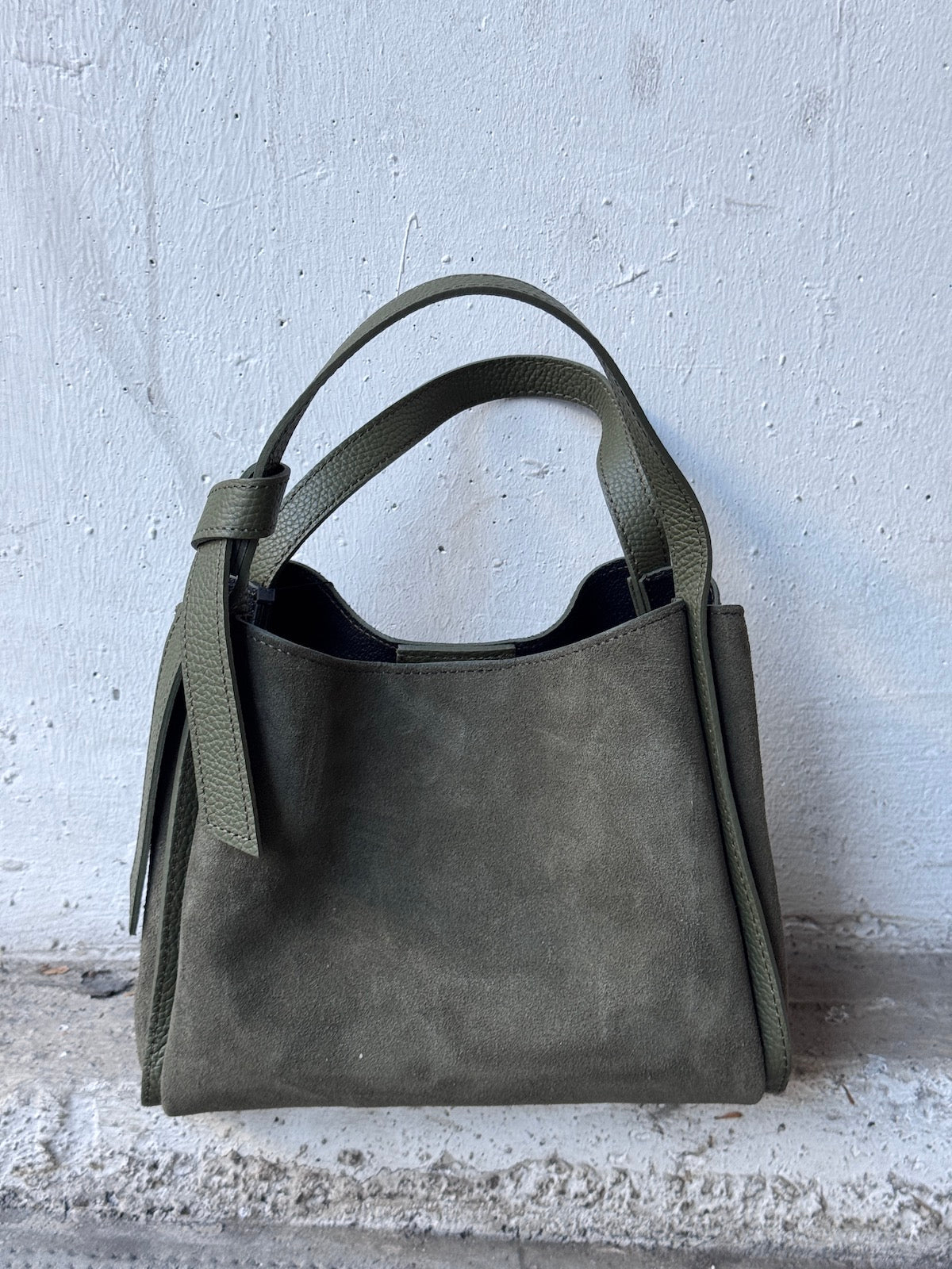 Handtsche Minibag Veloursleder Oliv