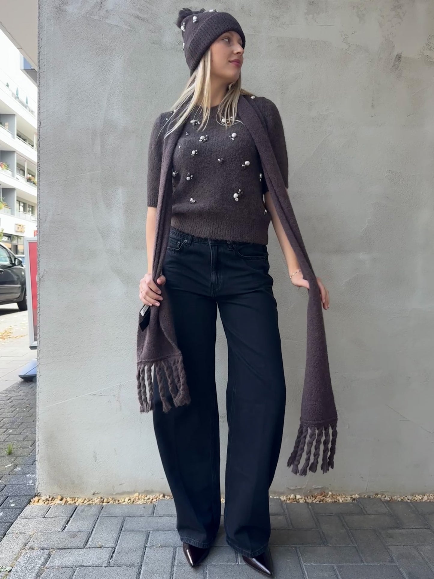 Handbestickter Pullover aus softem Alpaka-Garn. LOVING TOUCH