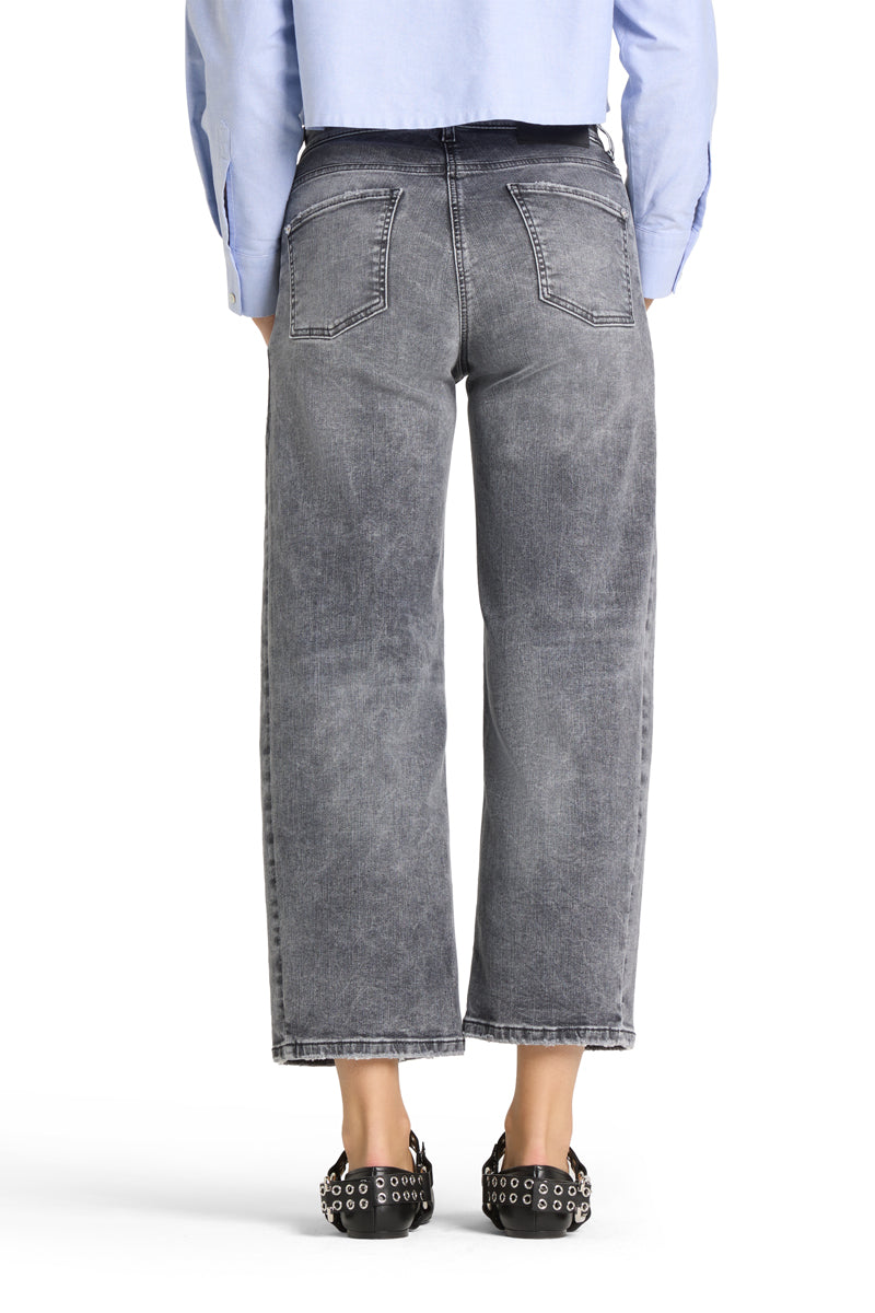 Oria Jeans – O-Shape Cropped