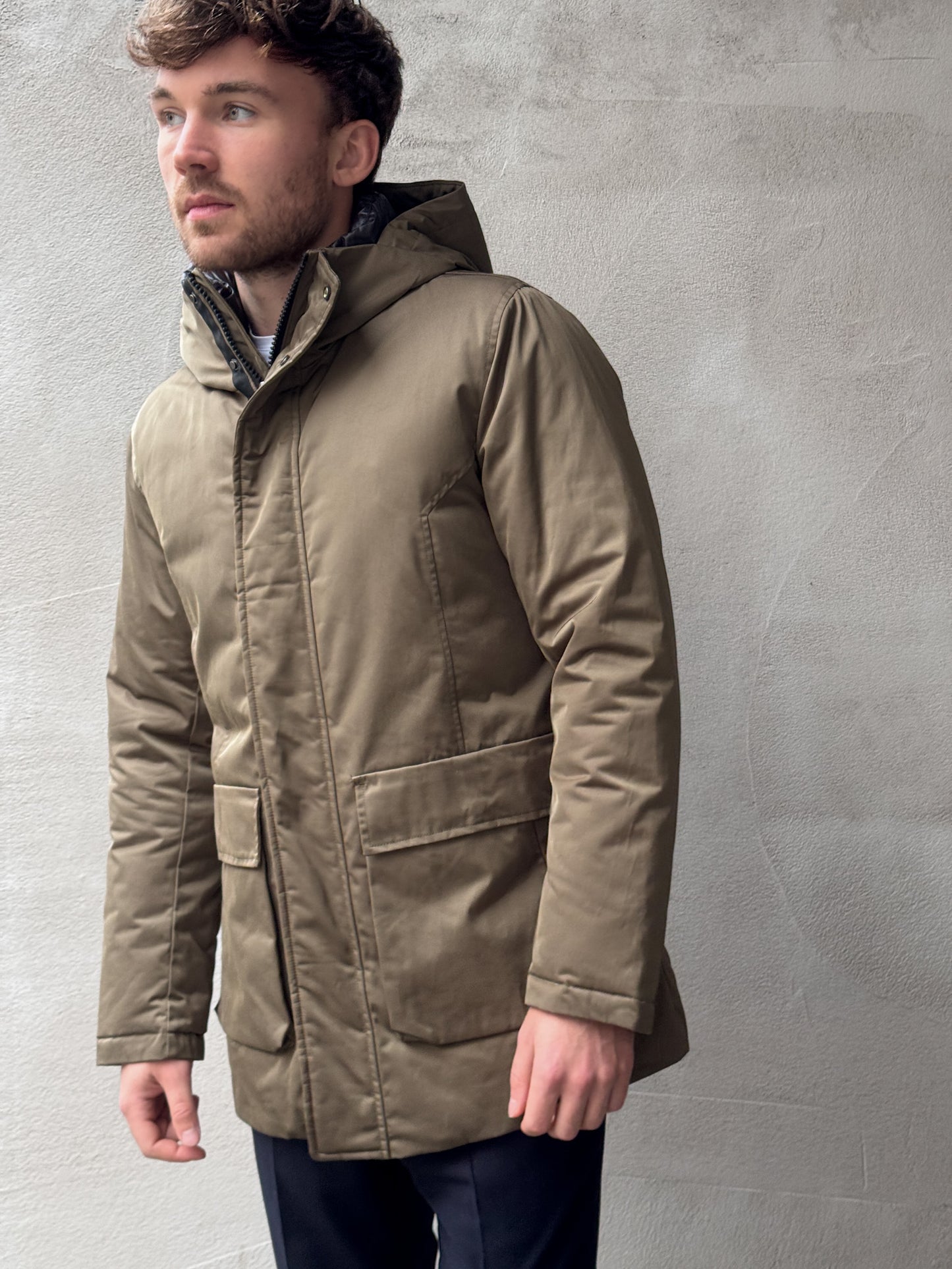 Daunenjacke - Italienische Winterjacke in Oliv mit seidenglänzender Optik