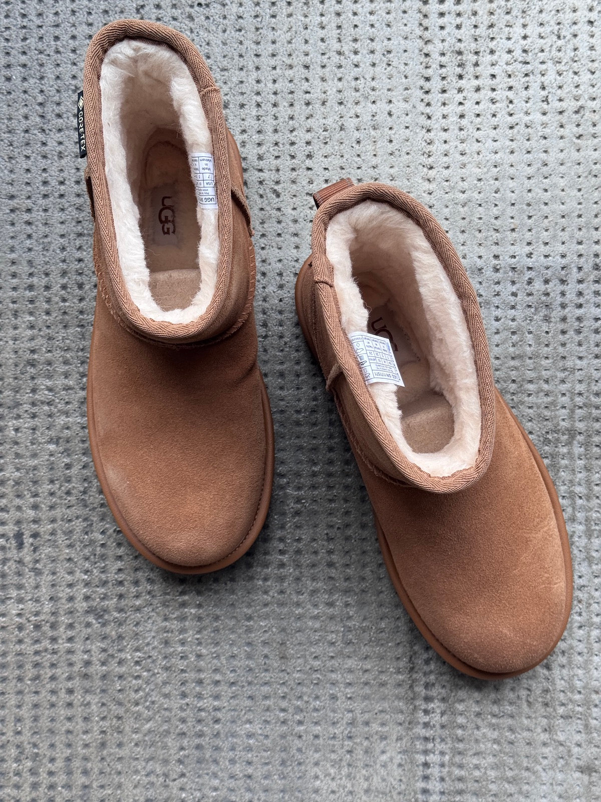UGG CLASSIC MINI GTX
