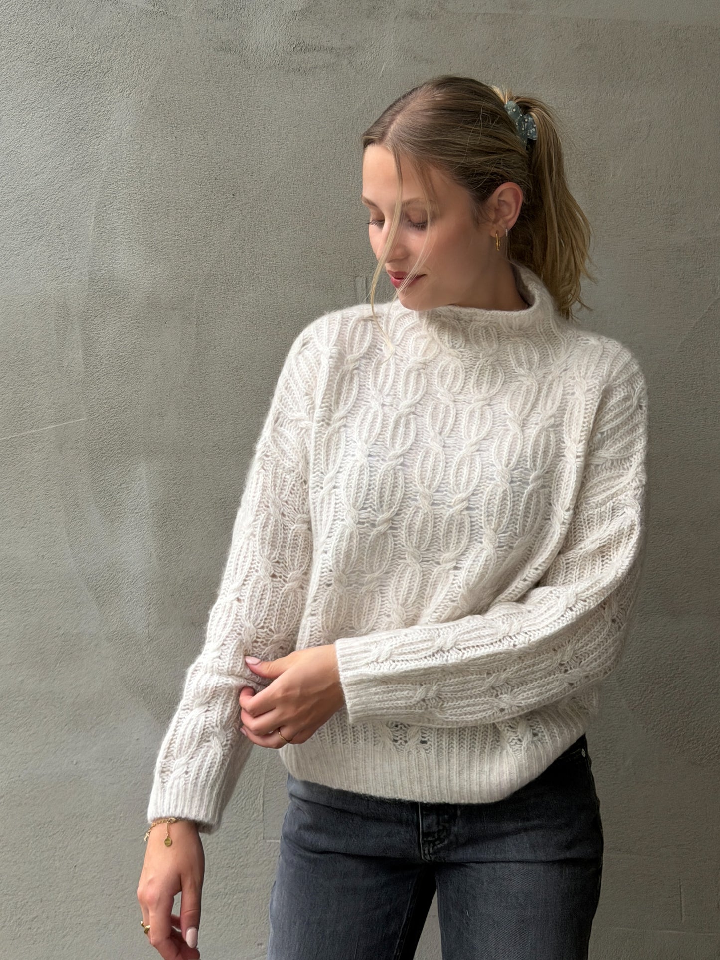 Pullover H-Neck structure
