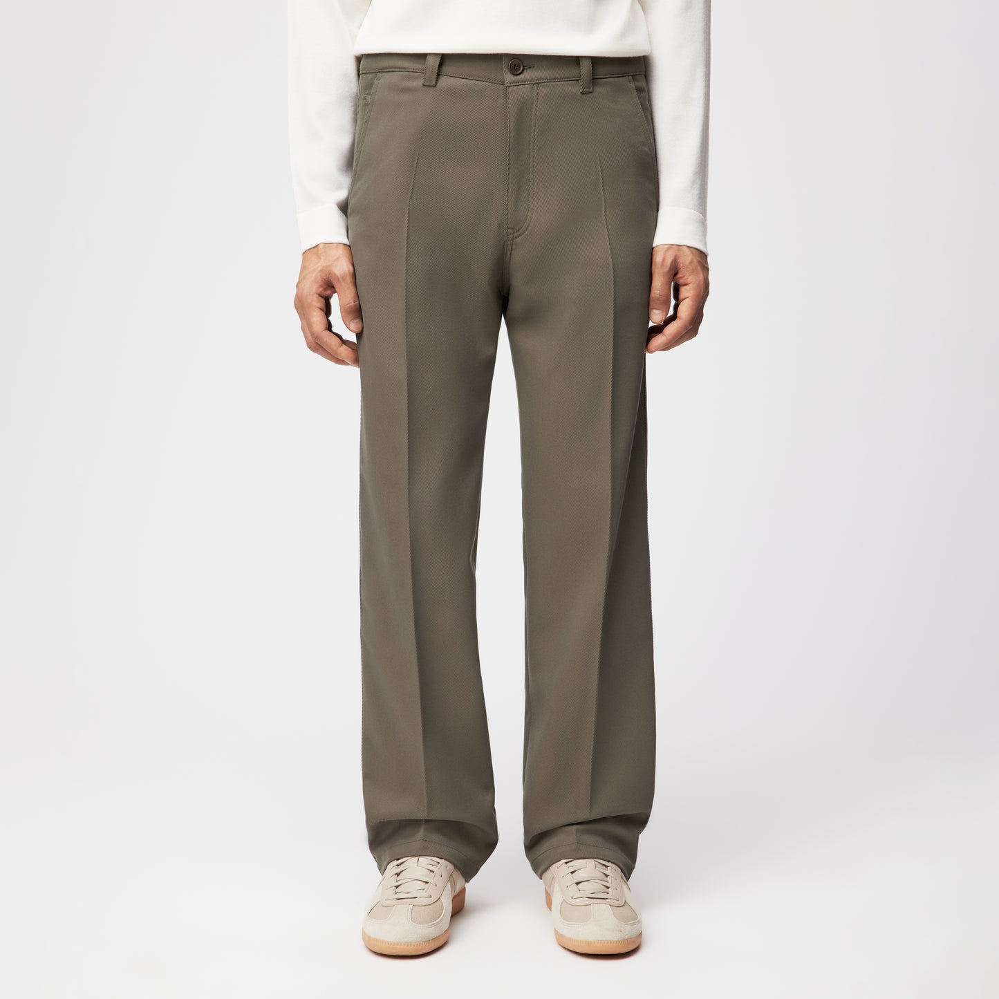 TAVIC – Moderne Chino mit sportiven Details und geradem Beinverlauf.