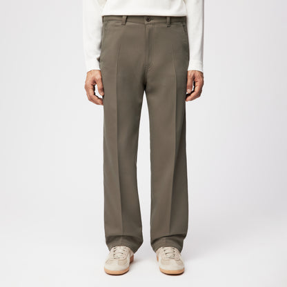 TAVIC – Moderne Chino mit sportiven Details und geradem Beinverlauf.