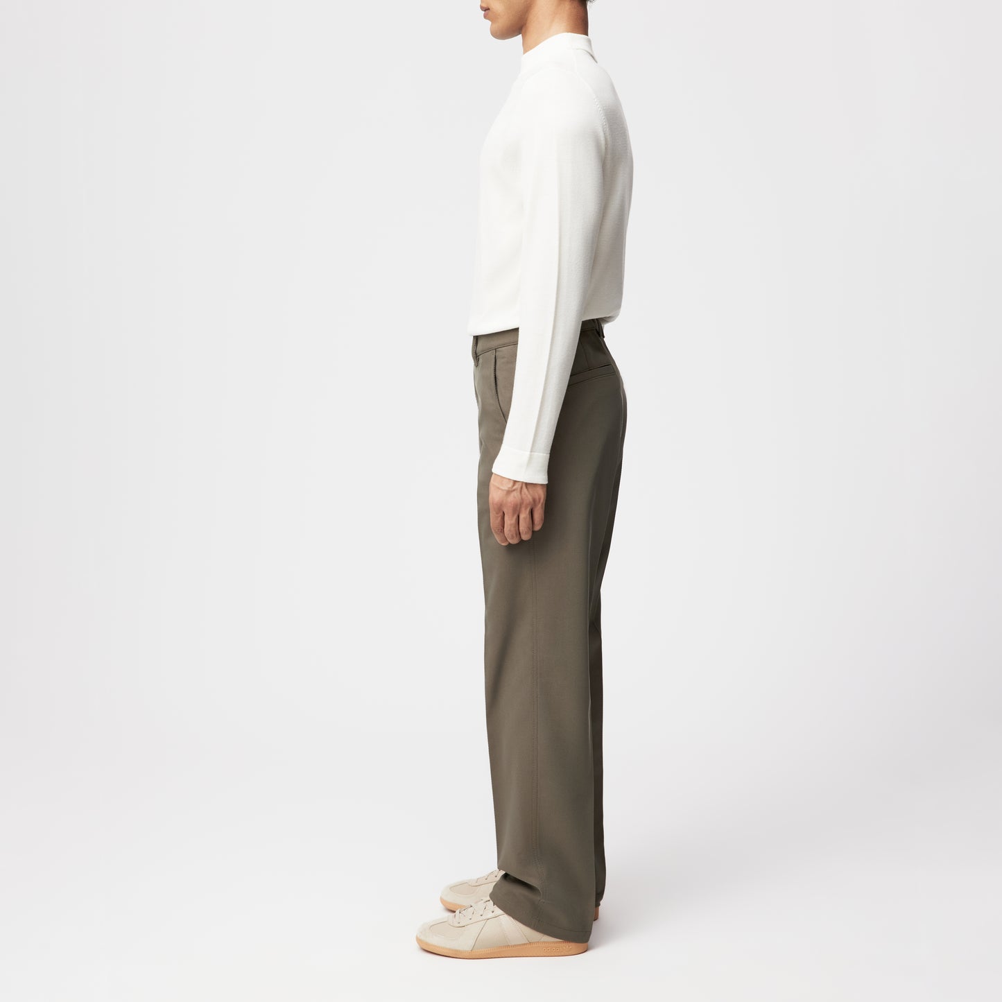 TAVIC – Moderne Chino mit sportiven Details und geradem Beinverlauf.