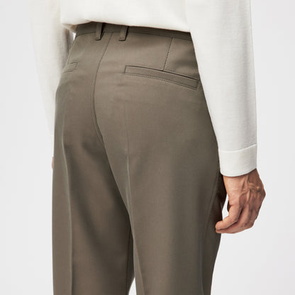 TAVIC – Moderne Chino mit sportiven Details und geradem Beinverlauf.