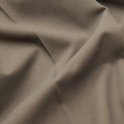 TAVIC – Moderne Chino mit sportiven Details und geradem Beinverlauf.