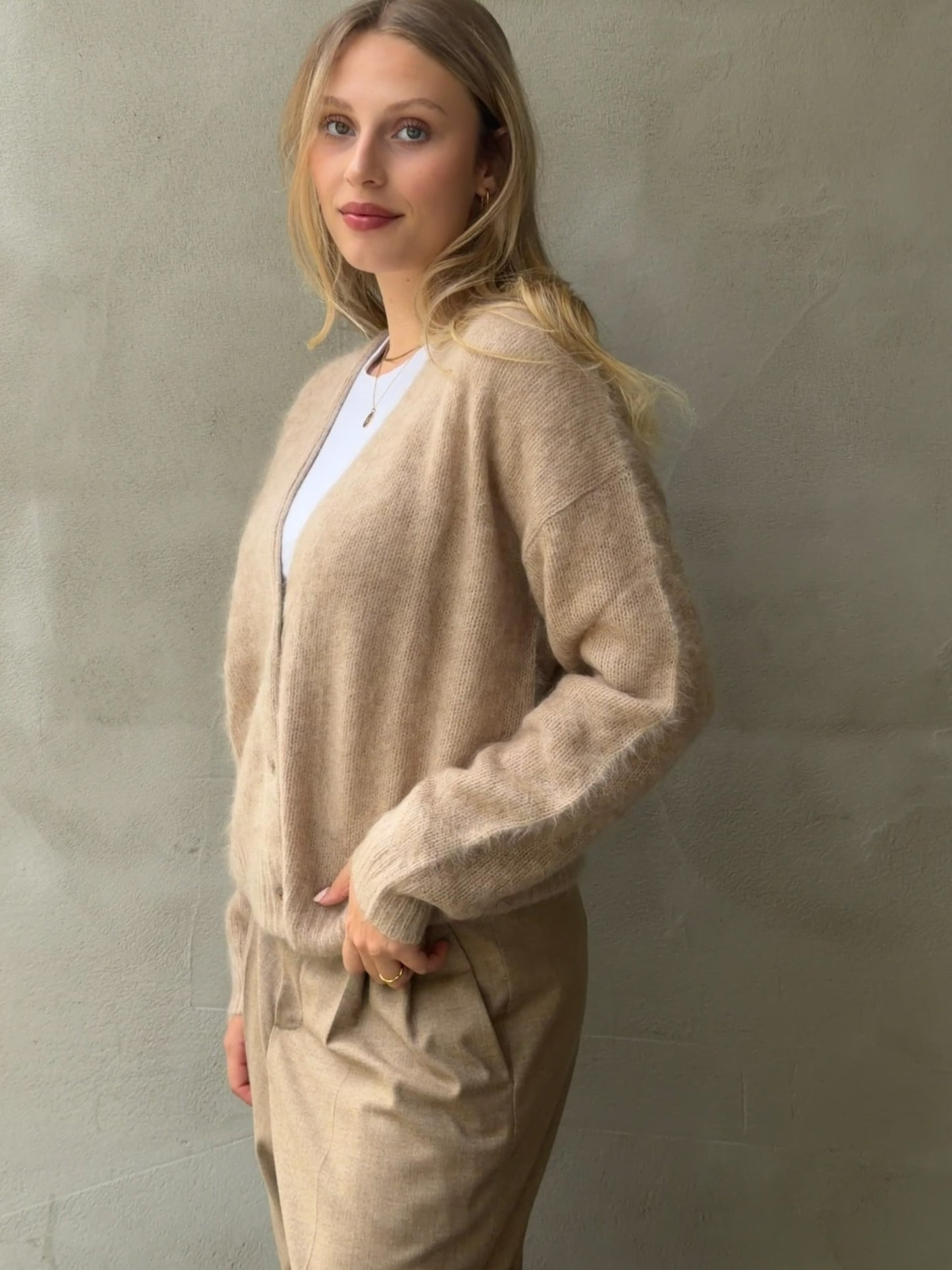 Cardigan V-Neck MINK finish