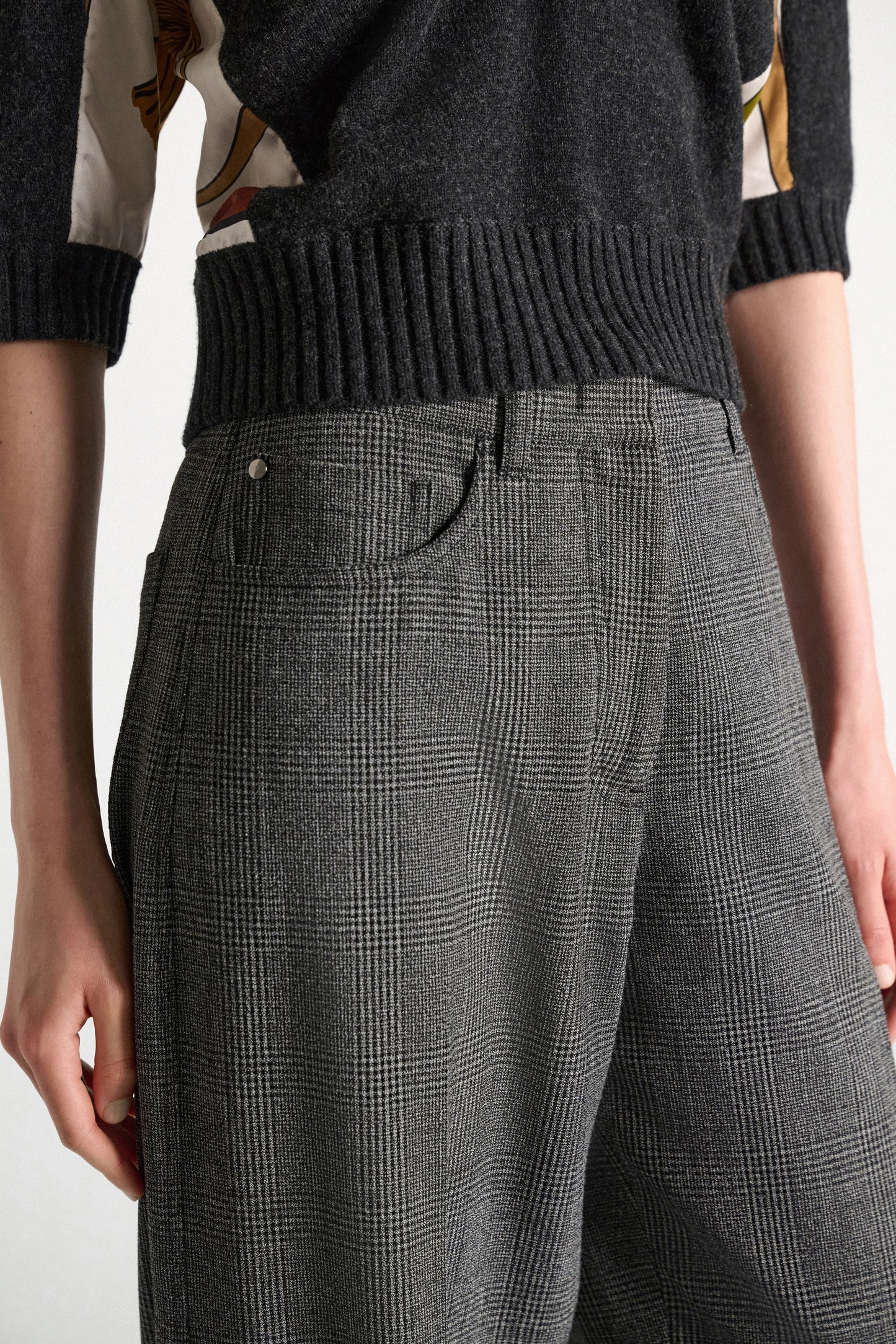 GRAPHIC TWIST pants