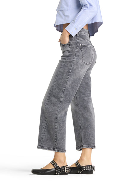 Oria Jeans – O-Shape Cropped