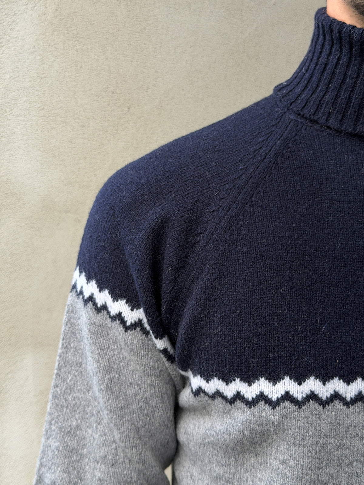 Pullover nordic style turtle neck