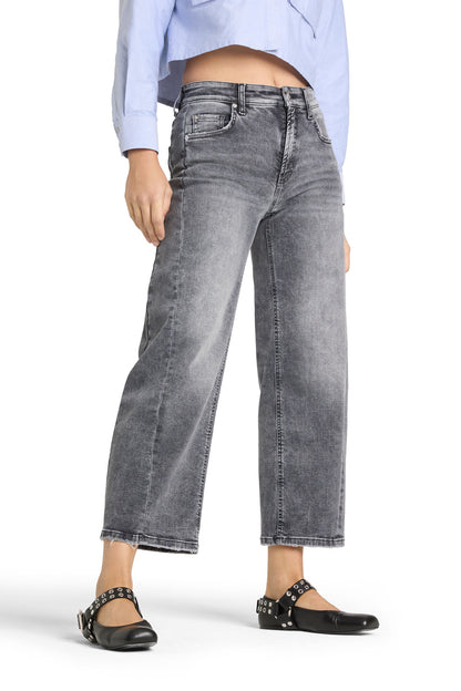 Oria Jeans – O-Shape Cropped