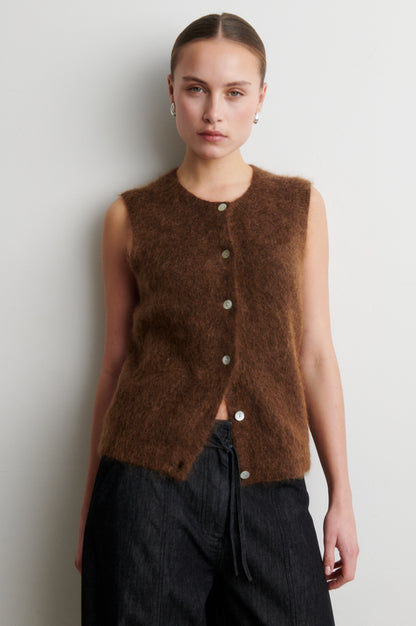 Brook knitt button west