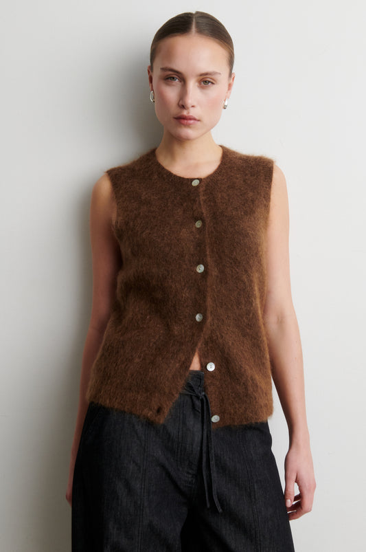 Brook knitt button west