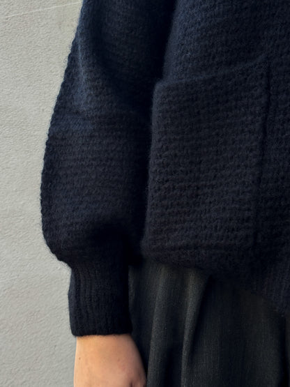 Strickjacke aus Kaschmir-Baumwollmix mit Perlmuttknöpfen