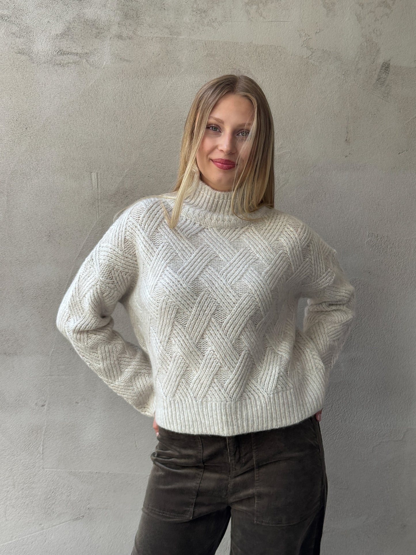 Pullover aus edlem Kaschmir-Baumwollmix in Flechtoptik