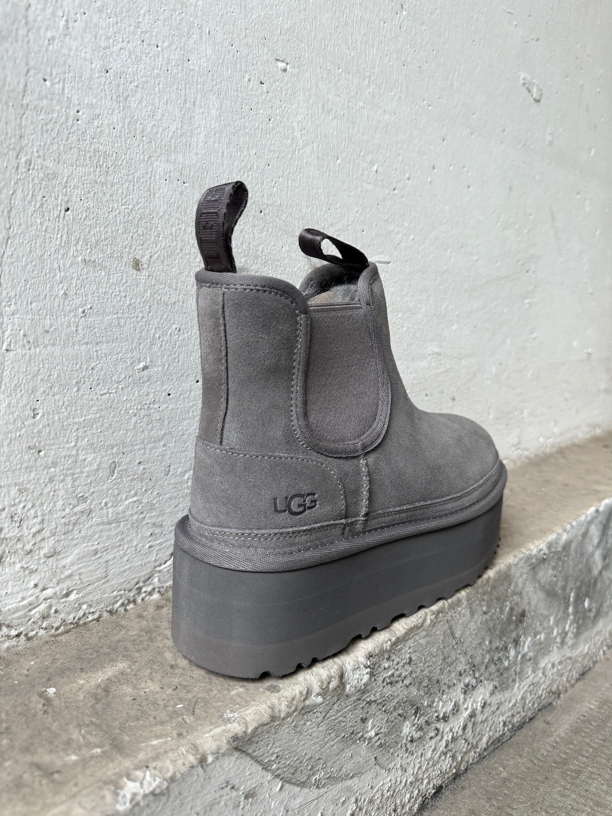 UGG Boots NEUMEL PLATFORM CHELSEA