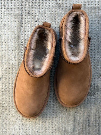 CLASSIC ULTRA MINI Boot Nubuck