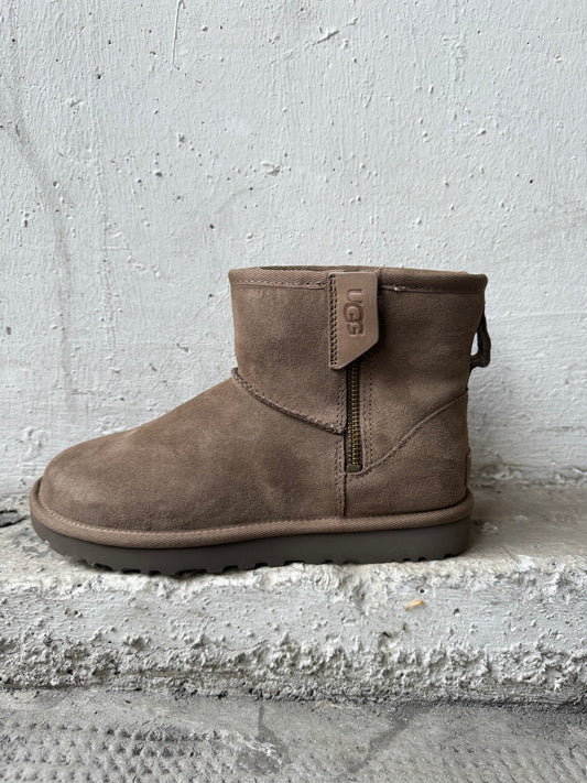 UGG Boots CLASSIC MINI BAILEY ZIP