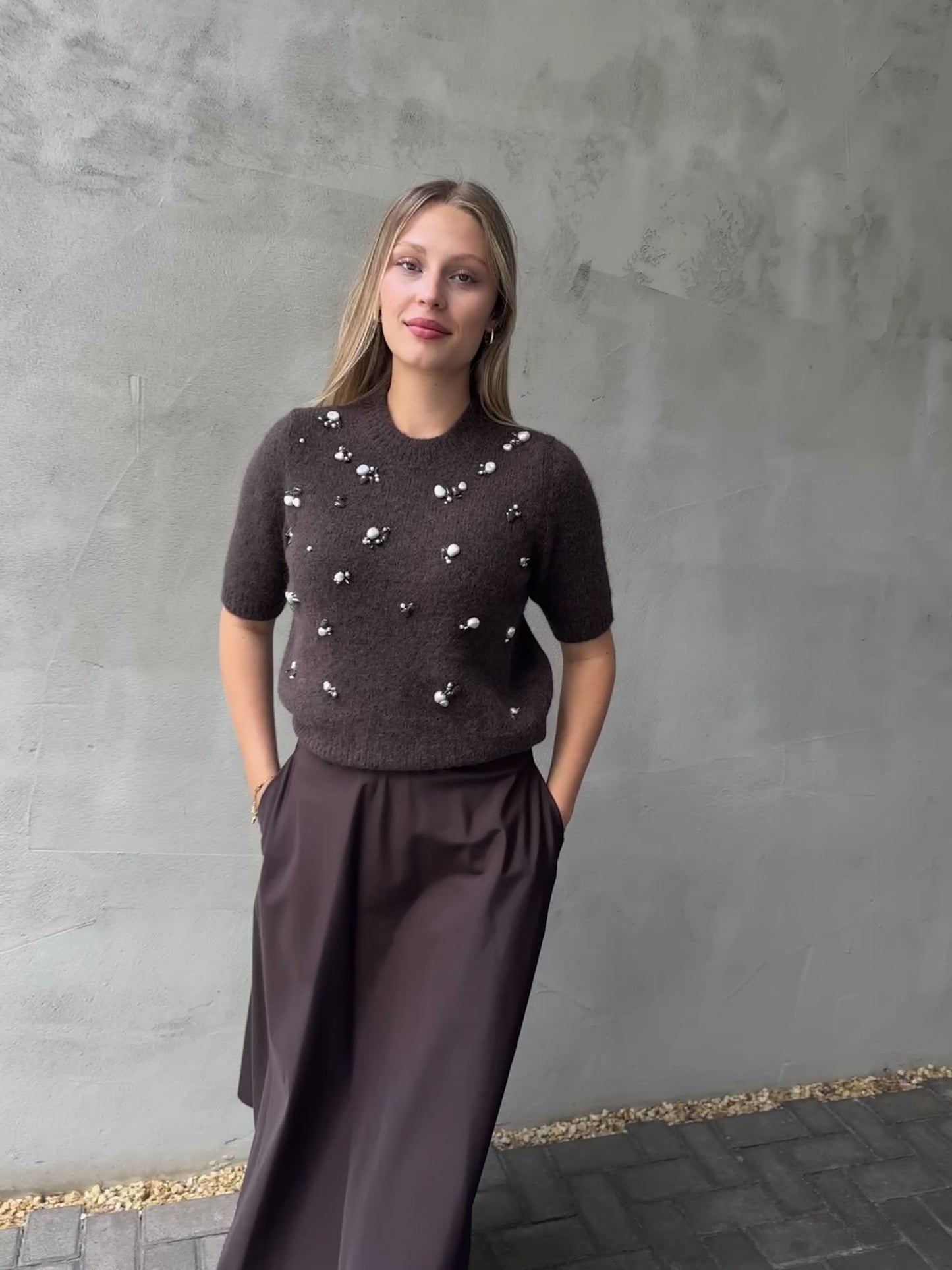 Handbestickter Pullover aus softem Alpaka-Garn. LOVING TOUCH