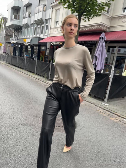 Hose aus veganem Leder HALMARA