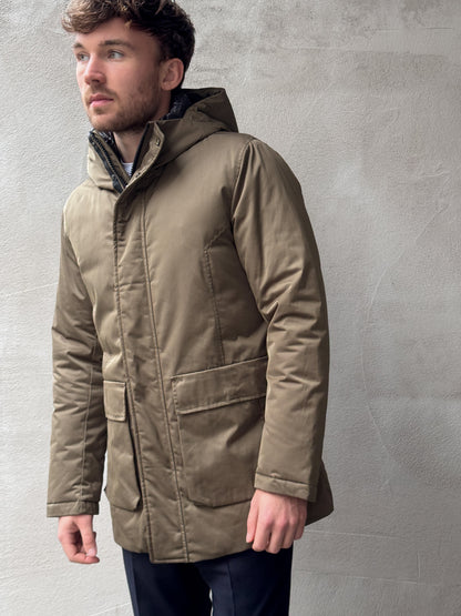 Daunenjacke - Italienische Winterjacke in Oliv mit seidenglänzender Optik