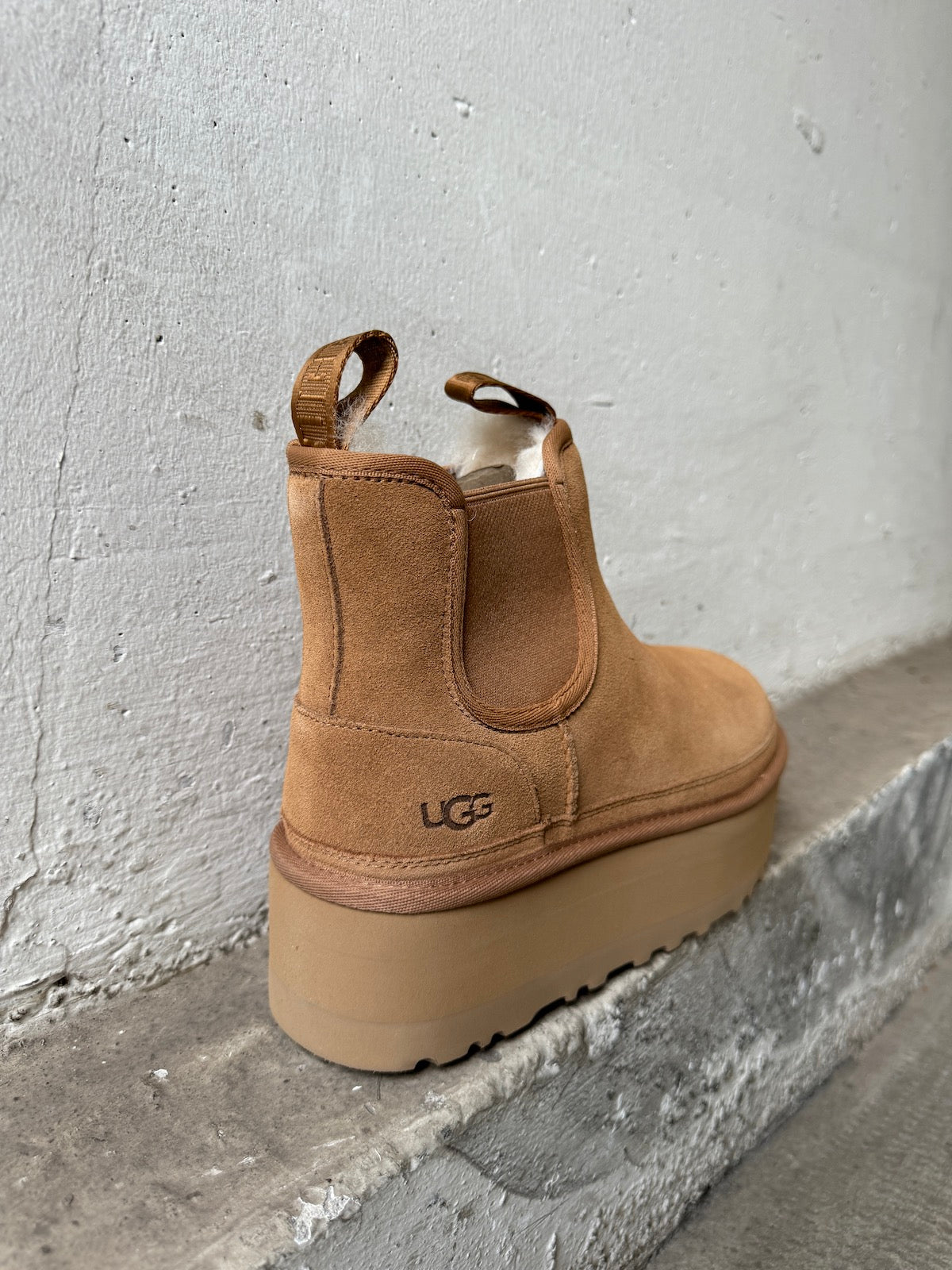 UGG Boots NEUMEL PLATFORM CHELSEA