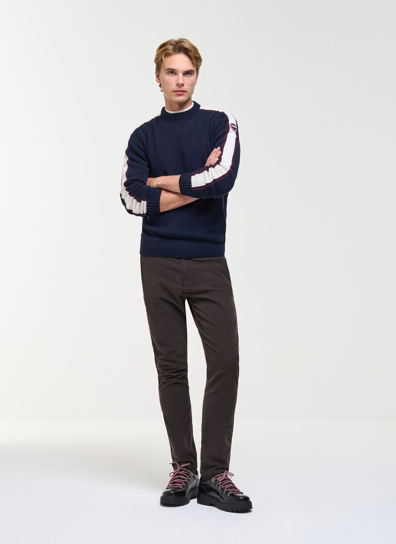 Pullover heritage style crew neck