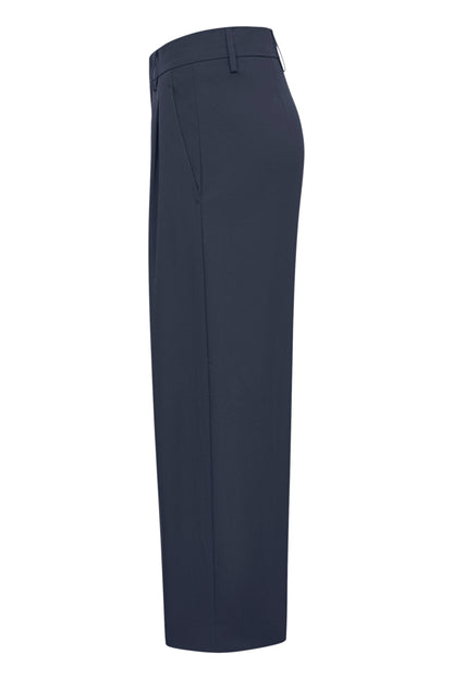 Noa Crop Fluid Cade