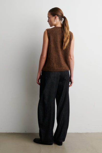 Brook knitt button west