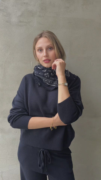 Scarf fantasy print woven 90x90
